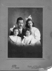 Elinor Brown (top right) with her father and sisters, Alice and Ruthe